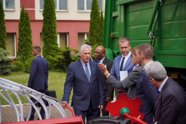 Президент Кубы Мигель Диас-Канель Бермудес ознакомился с техникой холдинга ´Бобруйскагромаш´.