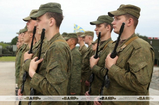 В одном из подразделений радиотехнических войск прошла торжественная церемония передачи новых образцов вооружения.