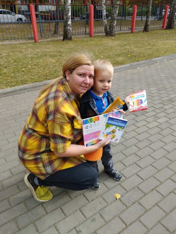Вручение канцелярских принадлежностей.