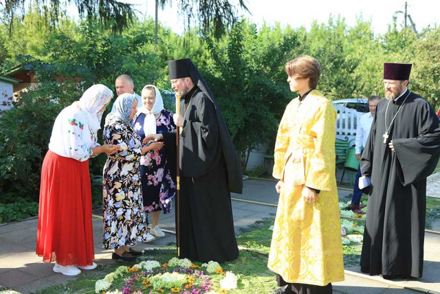 Епископ Серафим совершил Божественную литургию в храме Святой Живоначальной Троицы д. Турки.