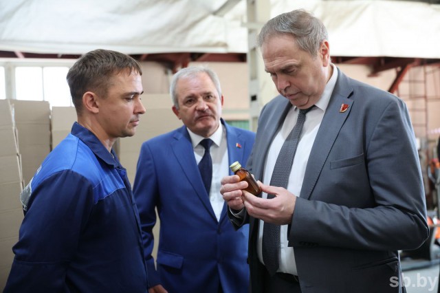 На Бобруйском заводе биотехнологий рассказали, как внедряют в производство разработки белорусских ученых.