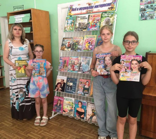 К прессе с интересом.