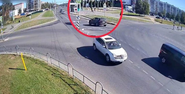 В Могилеве подросток на электросамокате сбил пенсионерку. Теперь она в больнице.