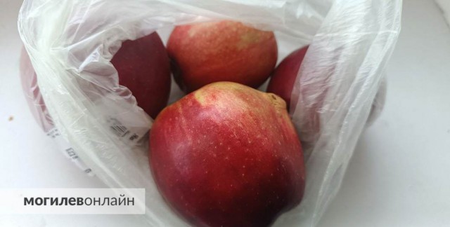 Все-таки они существуют! В могилевские магазины ´Грин´ привезли яблоки по 3 рубля.