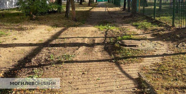 Могилевчане в недоумении: капремонт дома на Кутепова закончили, а дорожку за ним так и не отремонтировали. Разбираемся, в чем...