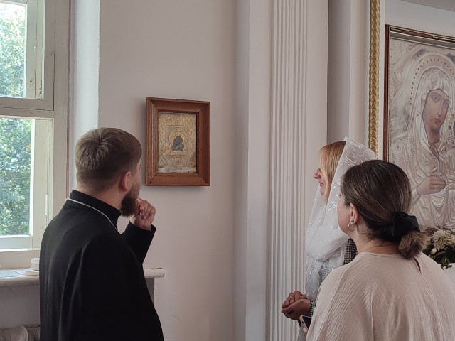 Директор учреждения ´Зональный государственный архив в г. Бобруйске´ Елена Заяц посетила храм преподобной Евфросинии Полоцкой.