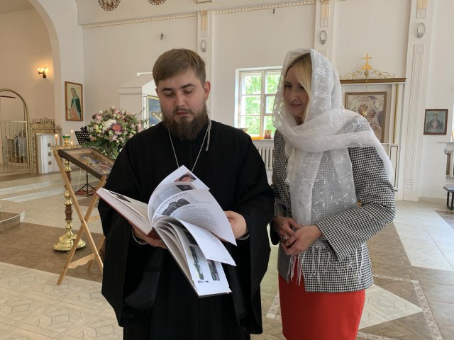 Директор учреждения ´Зональный государственный архив в г. Бобруйске´ Елена Заяц посетила храм преподобной Евфросинии Полоцкой.