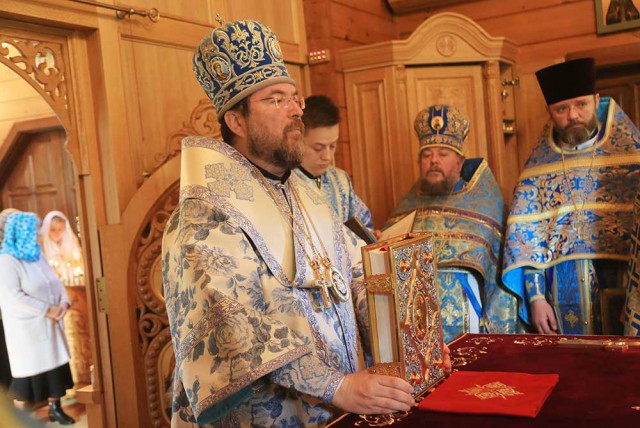 Епископ Серафим возглавил престольный праздник в храме иконы Божией Матери ´Целительница´.