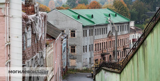 Умирают, но ждут спасения: вспоминаем судьбу старых домов по улице Лазаренко и показываем большую фотогалерею, как это место...