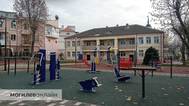 Посмотрели, как преображаются дворы на Ленинской.