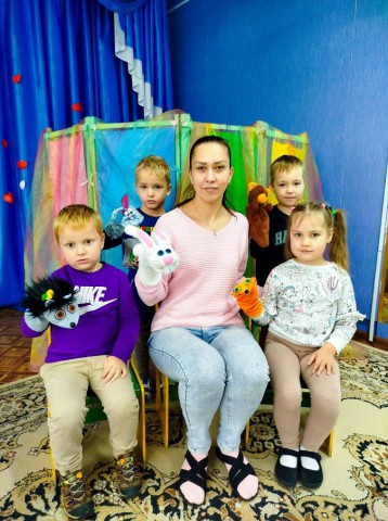 Кукольный театр ´Как Зайчонок маму поздравлял?´.