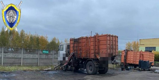 В Могилеве водитель мусоровоза попытался починить свой грузовик и погиб.