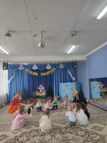 Осень золотая в гости к нам пришла.