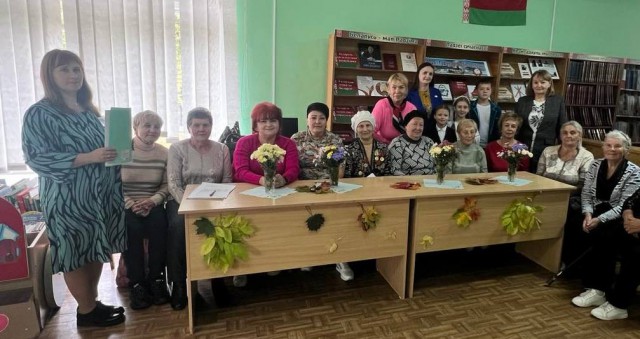 Мы мудрости зрелой шлём низкий поклон.