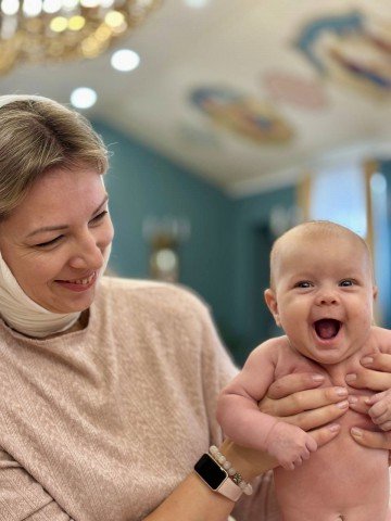 Таинство крещения в храме при Центре ´Покрова´.