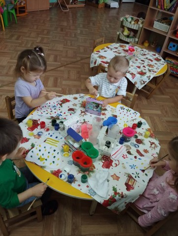 Изобразительная деятельность в первой младшей группе №1.