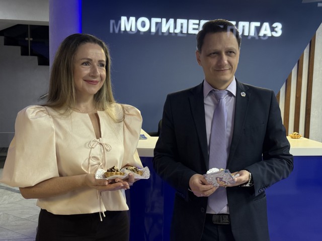 С Днём матери.