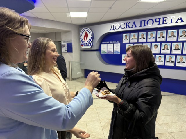 С Днём матери.
