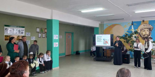 Иерей Максим Киреев принял участие в праздничном концерте.