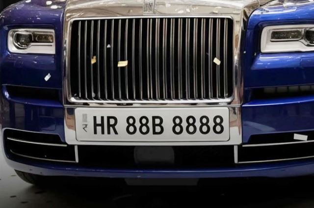 В Индии автомобильный номер с шестью восьмерками продали за 0 тыс.