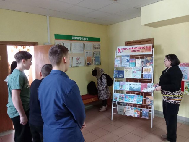 Читателям - о важном. Антинаркотическая акция ´Вместе´ проходит в библиотеках района.