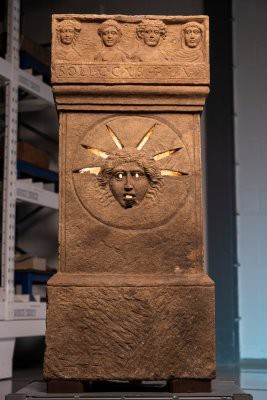 Митраистские алтари из Шотландии отреставрировали.
