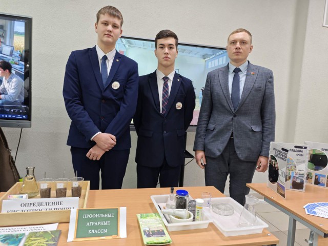 Участие в выставке трудовых коллективов.