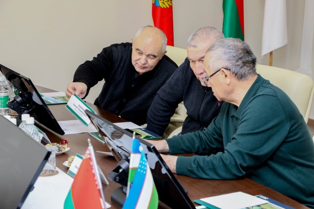 Делегация из Республики Узбекистан на ´Бобруйскагромаш´.