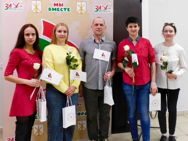 Новые члены Ленинской районной организации Бобруйска РОО ´Белая Русь´.