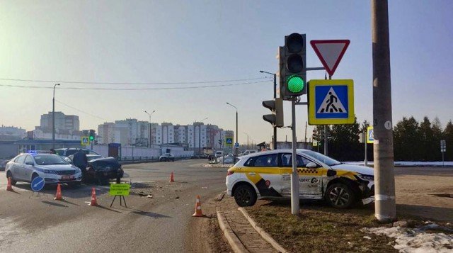 В Бобруйске столкнулись автомобили, пострадал двухлетний ребенок.