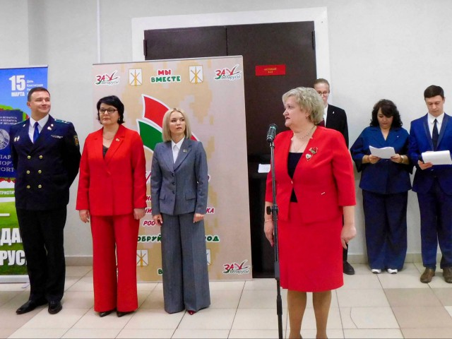 Новые члены Ленинской районной организации Бобруйска РОО ´Белая Русь´.
