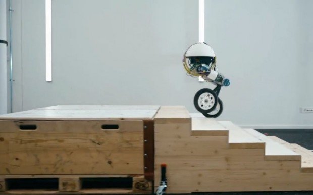 Основатель Boston Dynamics представил нового робота Roadrunner.