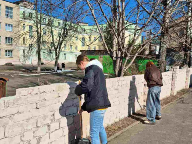 Наведение порядка на закрепленых территориях и вокруг колледжа.
