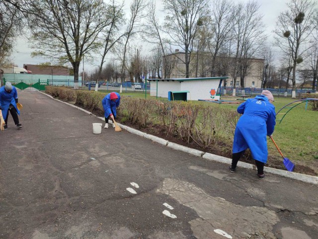 Субботник: творим красоту одной дружной командой!