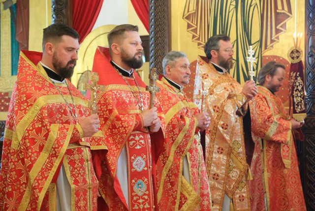 Епископ Серафим возглавил Божественную литургию в кафедральном соборе святителя Николая.