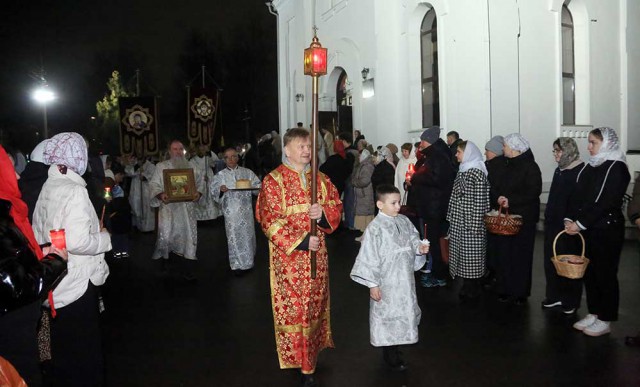 Пасхальная утреня и Божественная литургия в Никольском кафедральном соборе г. Бобруйска.
