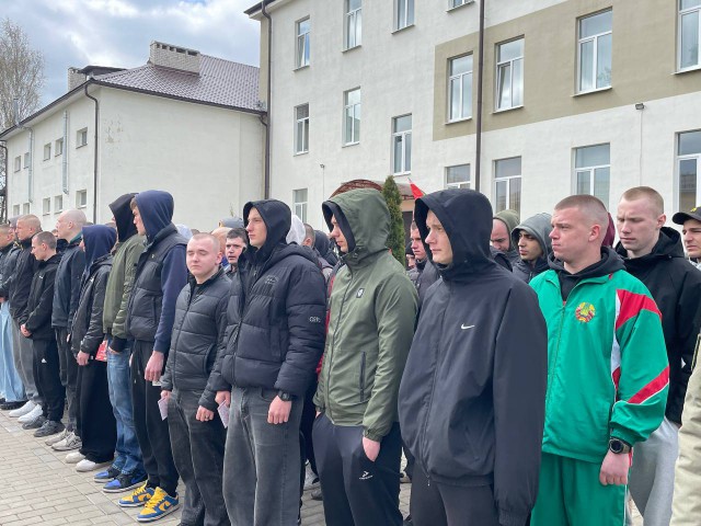 Могилевщина торжественно проводила в армию почти 170 новобранцев.