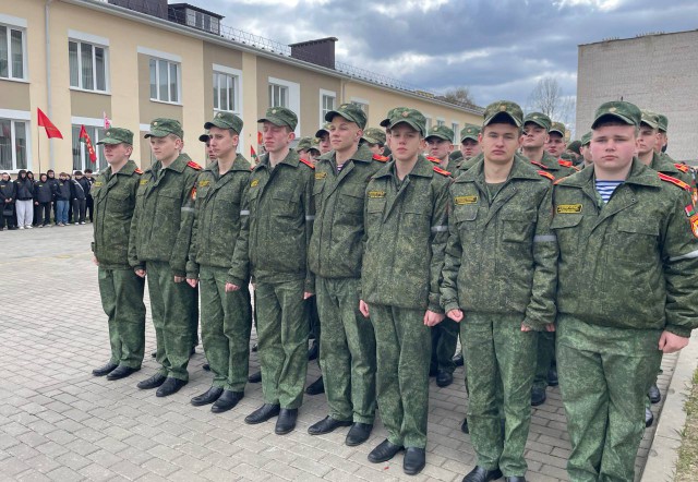 Могилевщина торжественно проводила в армию почти 170 новобранцев.