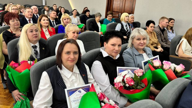 Удостоверение о занесении на областную Доску почета вручено Татьяне Бокач.