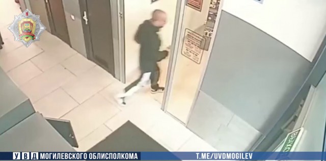 В Могилеве гость обокрал хозяйку квартиры.