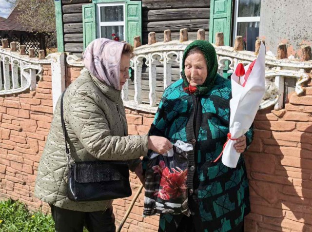 Ветерана труда Зинаиду Коваленко поздравили с 85-летним юбилеем.
