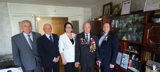 В преддверии Дня Победы.