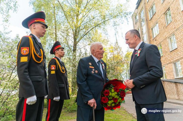 Анатолий Исаченко встретился с ветераном Великой Отечественной войны Михаилом Антоновичем Титовым.