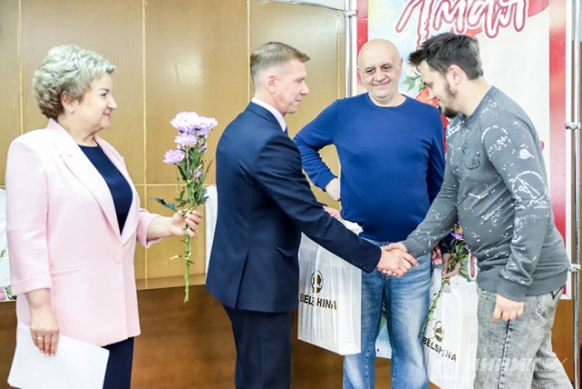 На самой близкой доске почета: теплая традиция ЗМШ.
