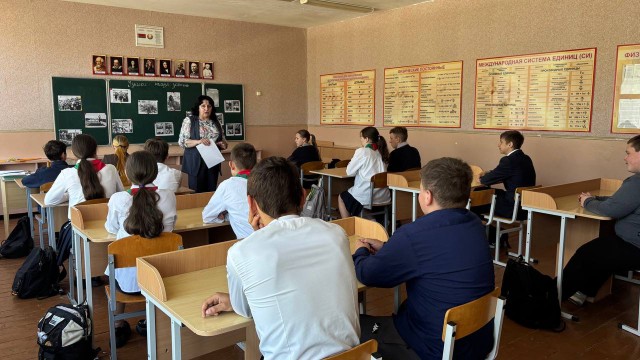 ´Склоняем головы перед героями Великой Победы´.