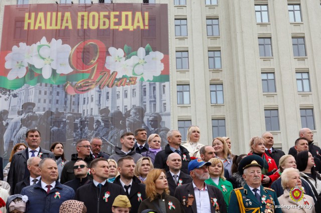 Дань уважения подвигу предков - могилевские эксперты приняли участие в параде 9 мая.