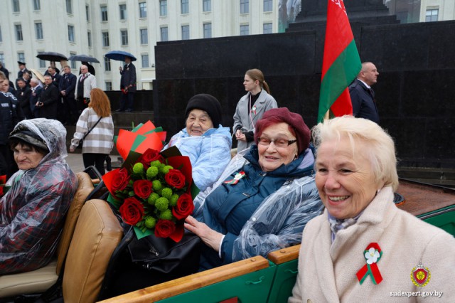 Дань уважения подвигу предков - могилевские эксперты приняли участие в параде 9 мая.