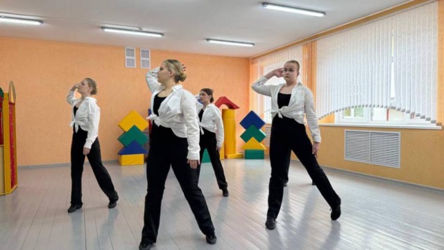 Любовь начинается с семьи.