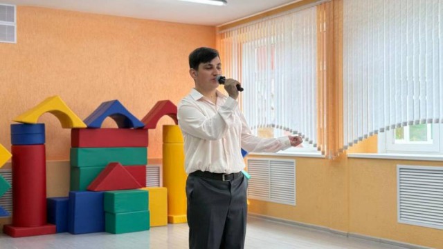 Любовь начинается с семьи.