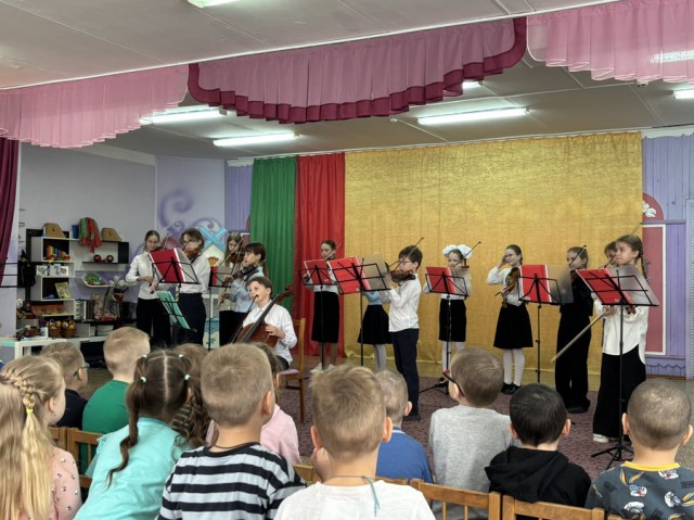 У нас в гостях музыкальная школа.